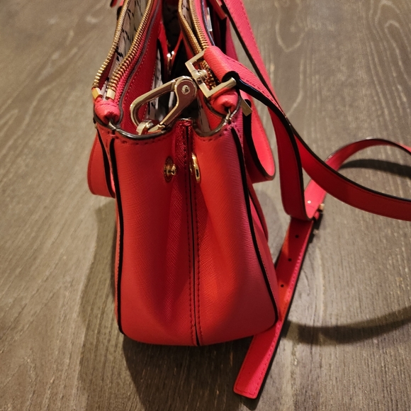 Kate Spade handbag in Strawberry 🍓 - Picture 2 of 8